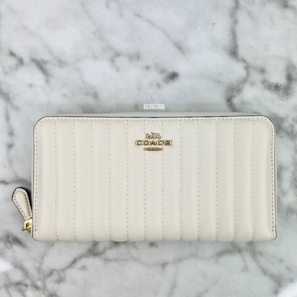 COACH Accordion Zip Wallet with Linear Quilting in the color Chalk